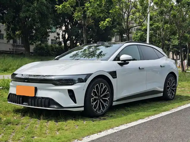 2025 Zeekr 007