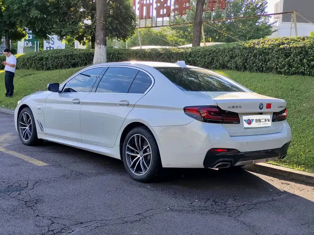 BMW 5 Series New Energy — миниатюра 4