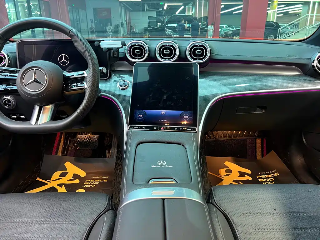 Mercedes-Benz C-Class — миниатюра 11