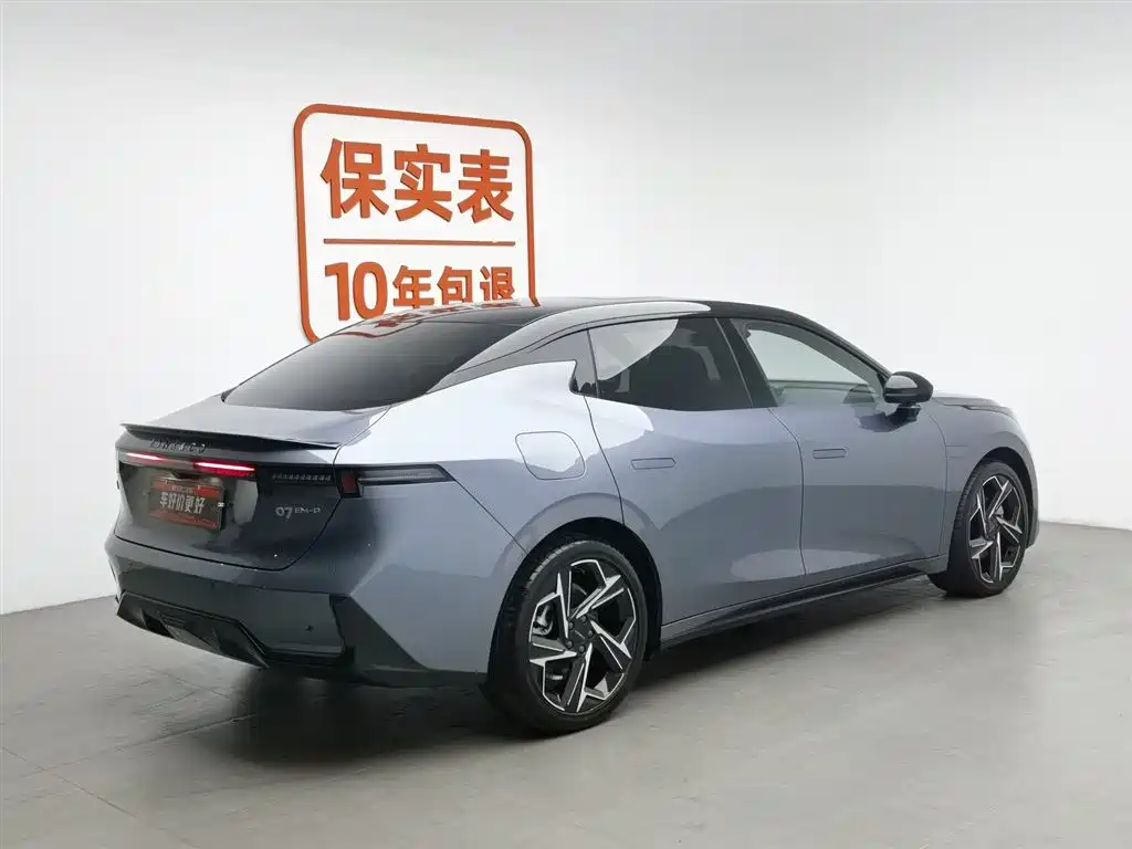 LYNK  &CO. 07 EM P