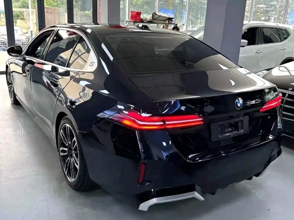 BMW 5 Series — миниатюра 6