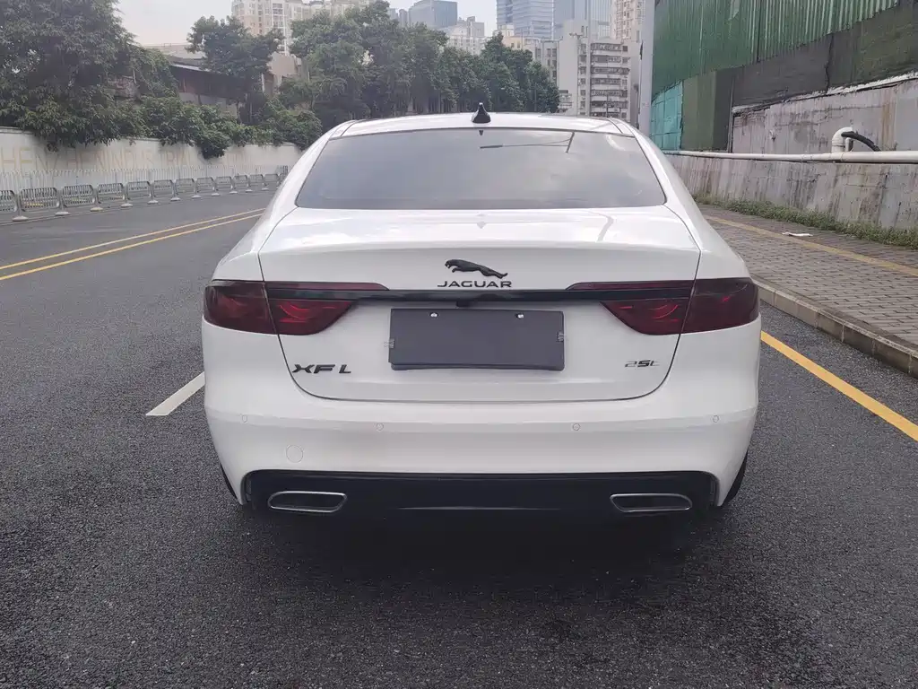 Jaguar XFL — миниатюра 6