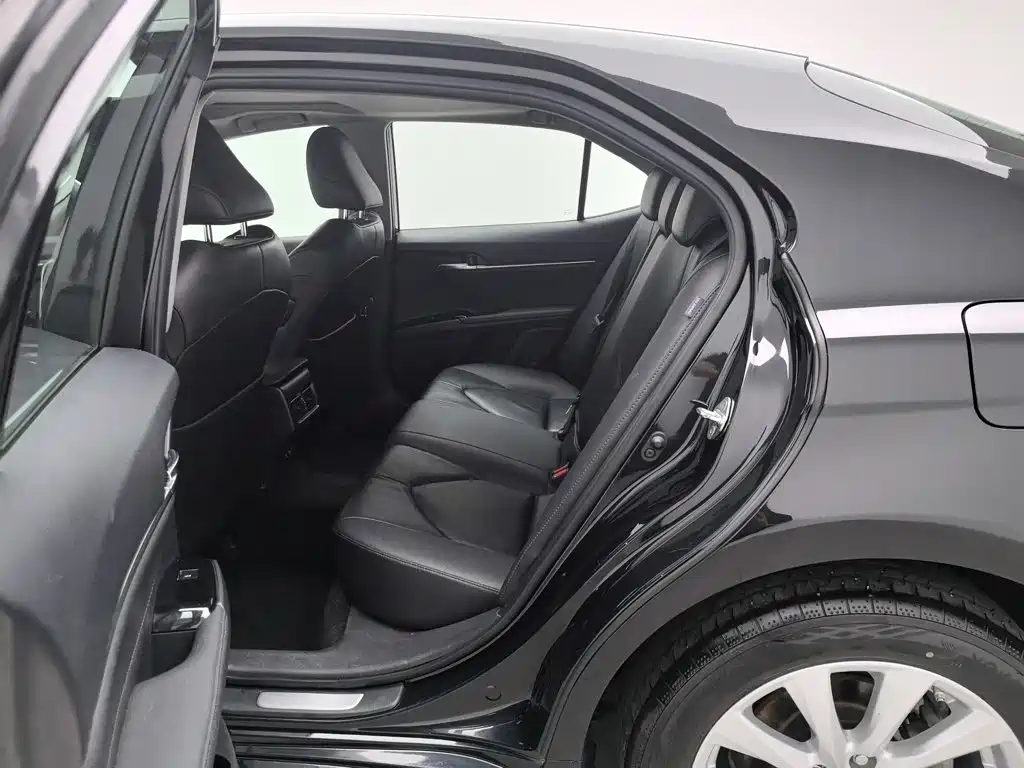Toyota Camry — миниатюра 15