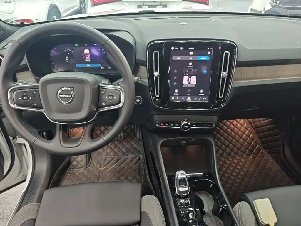 Volvo XC40 — миниатюра 10