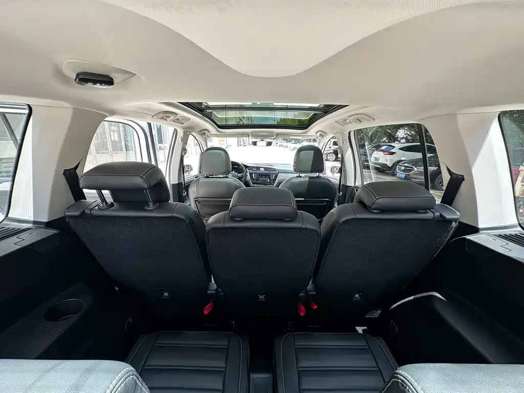 Volkswagen Touran — миниатюра 8