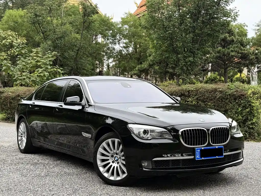 BMW 7 Series — миниатюра 2