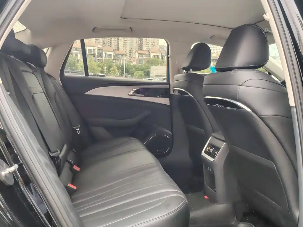 Hongqi Hongqi H5 — миниатюра 6