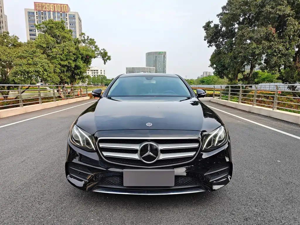 Mercedes-Benz E-Class — миниатюра 2