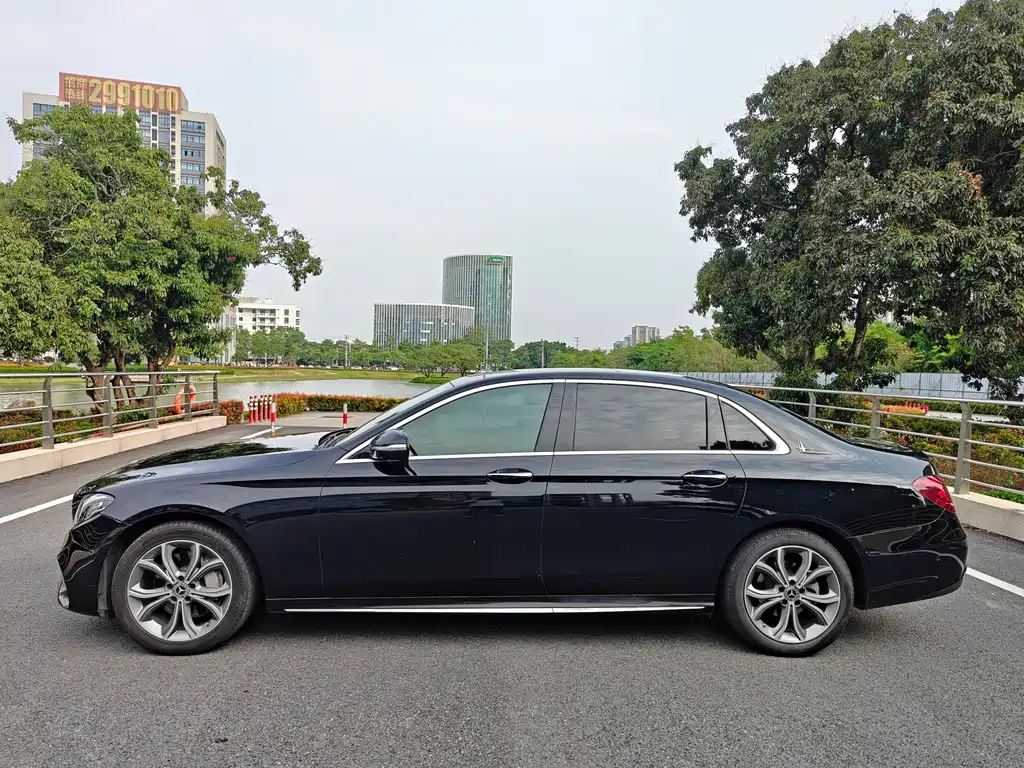 Mercedes-Benz E-Class — миниатюра 4