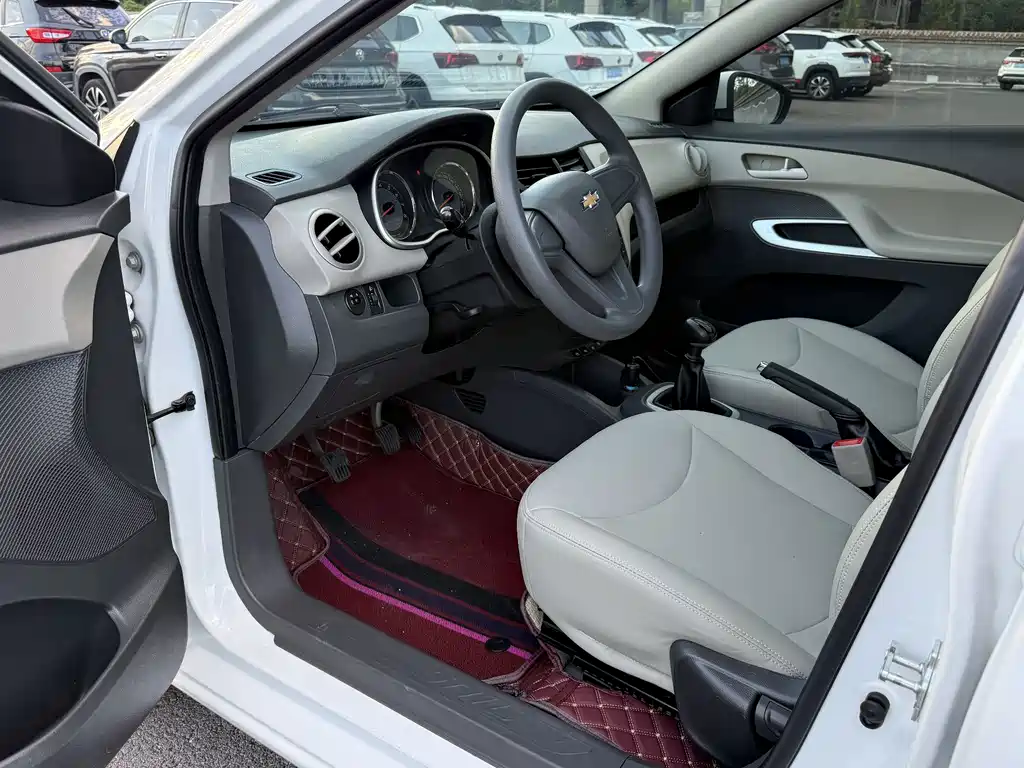 Chevrolet Sail — миниатюра 9