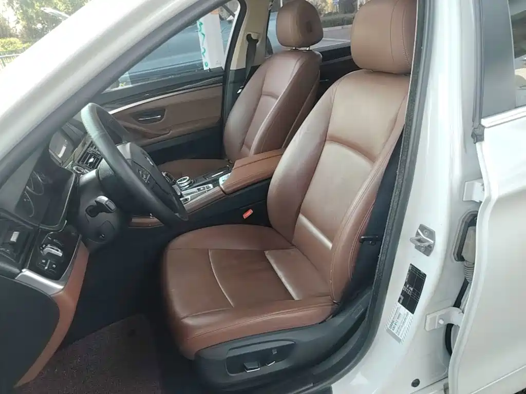 BMW 5 Series — миниатюра 15