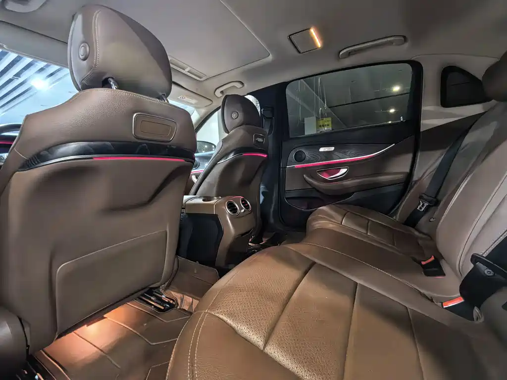 Mercedes-Benz E-Class — миниатюра 7