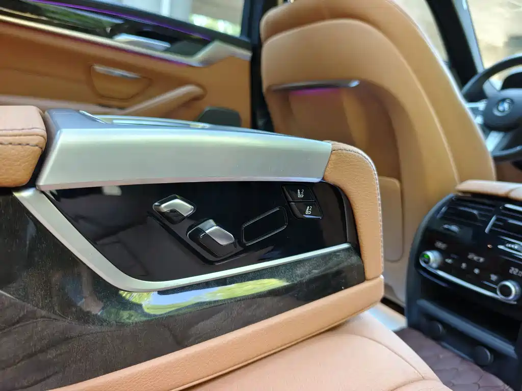 BMW 5 Series — миниатюра 26