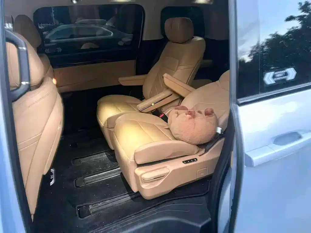 GAC Motor 传祺E8 PHEV — миниатюра 4