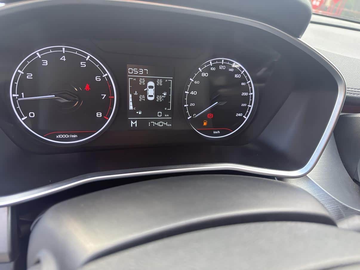 Geely Binyue 1.4 л 2022 г. Белый, пробег 17000 км