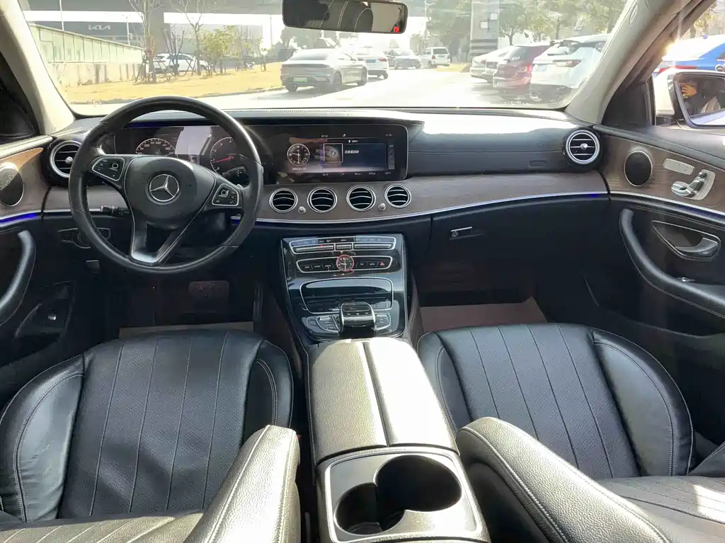 MERCEDES-BENZ E CLASS