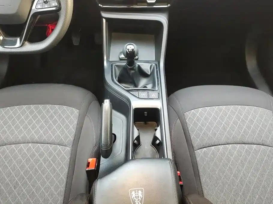 Roewe i5 — миниатюра 16