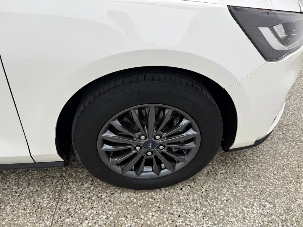 Ford Focus — миниатюра 16