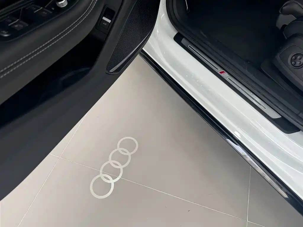 Audi A4L 2025 200 Enjoy 40 TFSI Luxury B&O