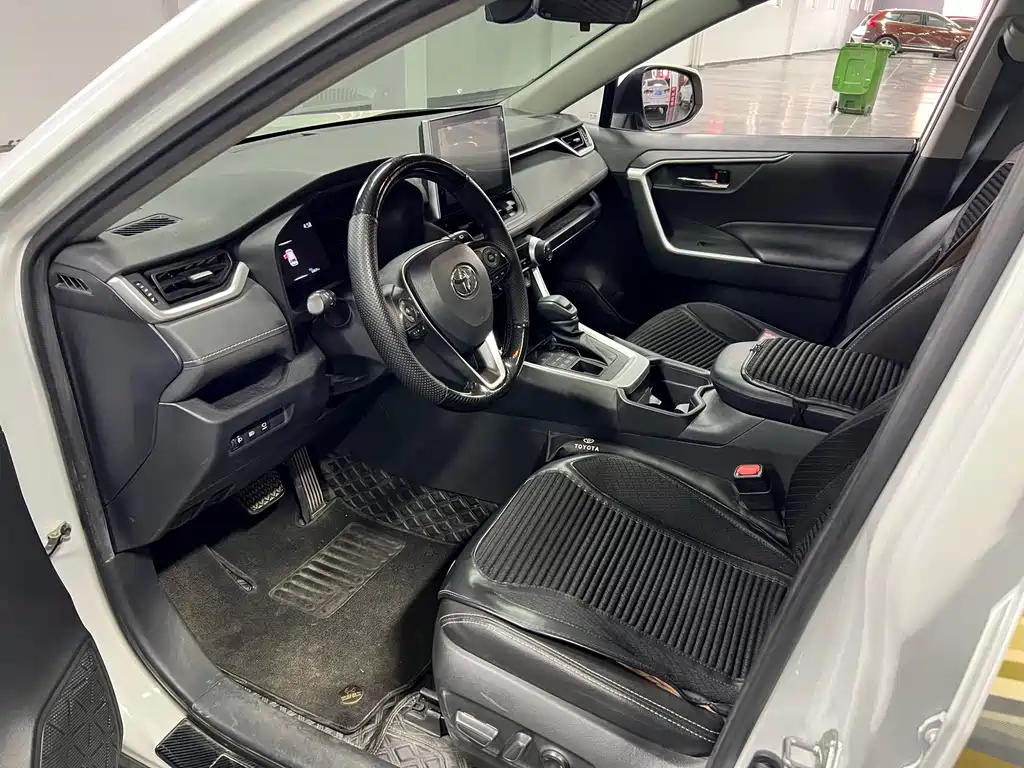 Toyota RAV4 — миниатюра 12