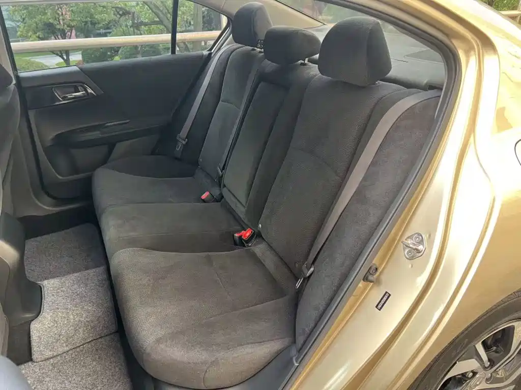 Honda Accord — миниатюра 14