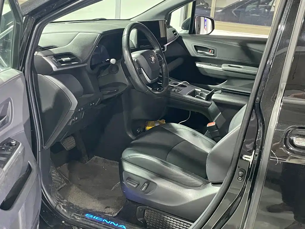 Toyota Sienna — миниатюра 7