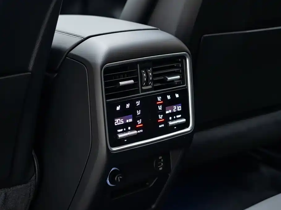 Porsche Cayenne — миниатюра 14