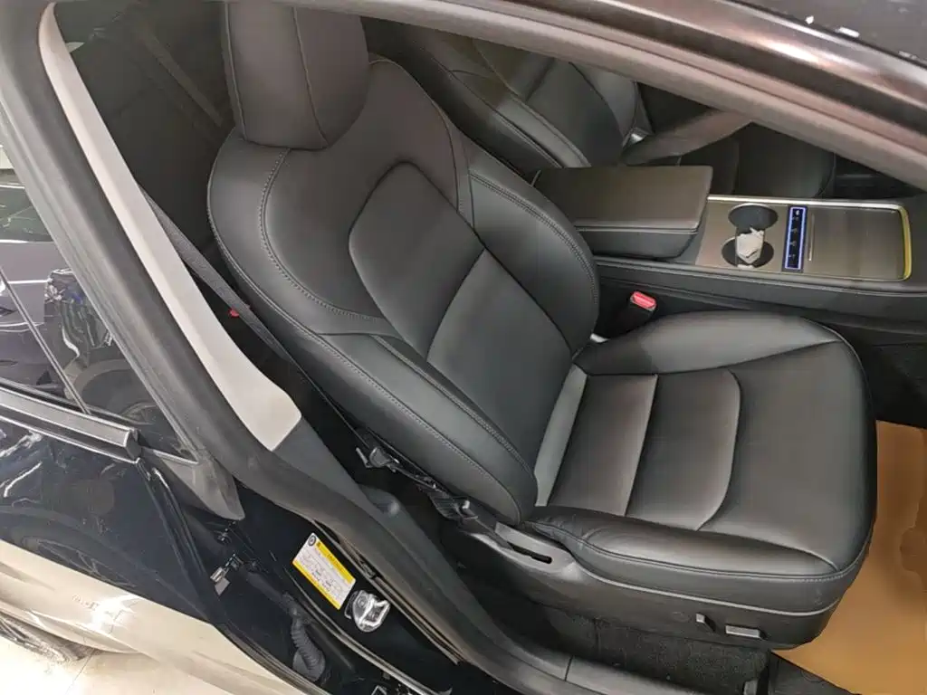 Tesla Model Y — миниатюра 25
