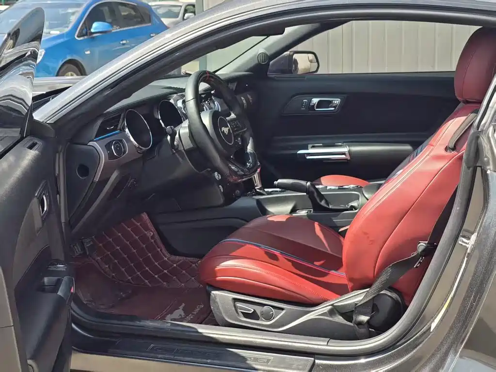 Ford Mustang — миниатюра 12