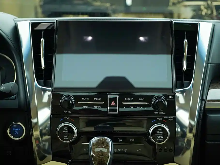 Toyota Alphard — миниатюра 19