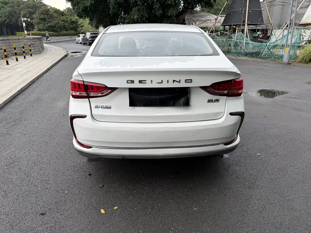 BAIC EU5