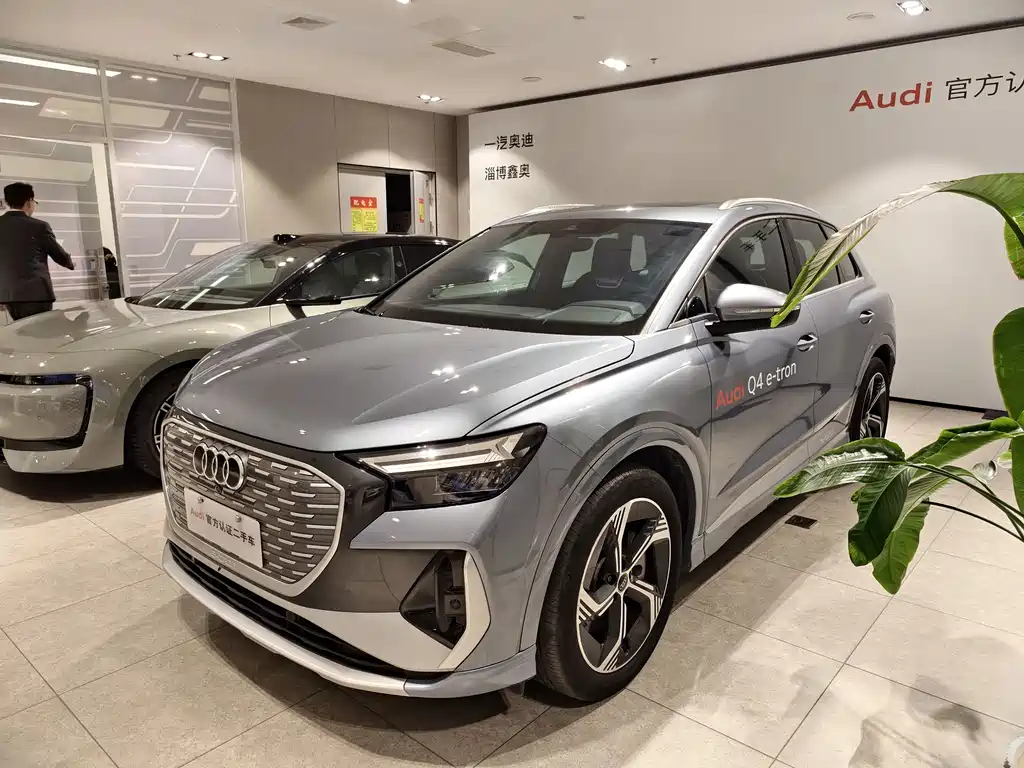 AUDI Q4 E TRON