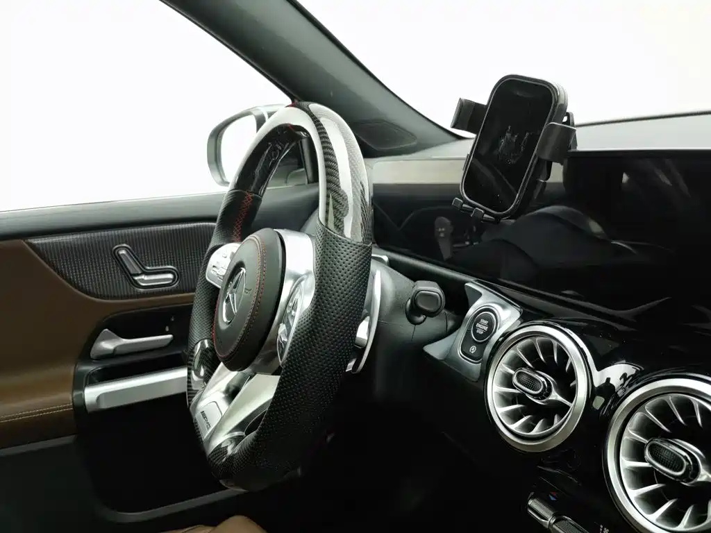 Mercedes-Benz GLB — миниатюра 22