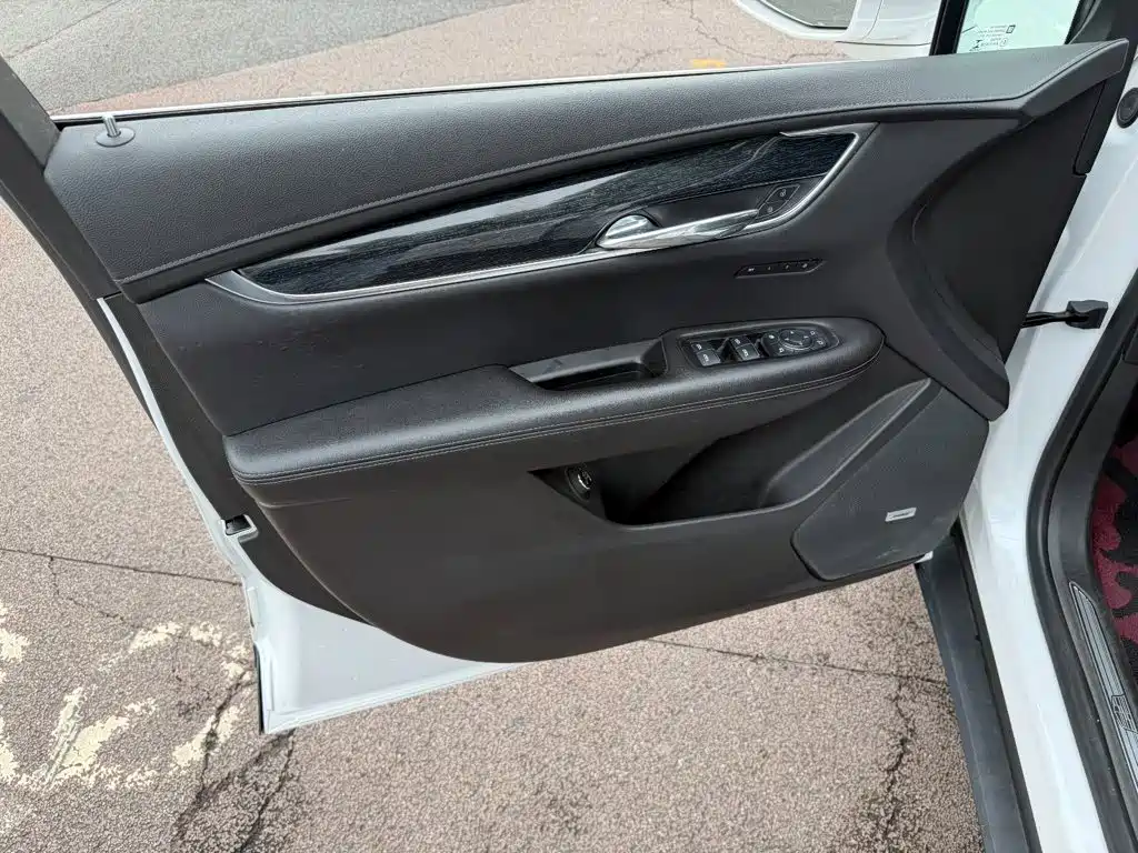 Cadillac XT5 — миниатюра 6