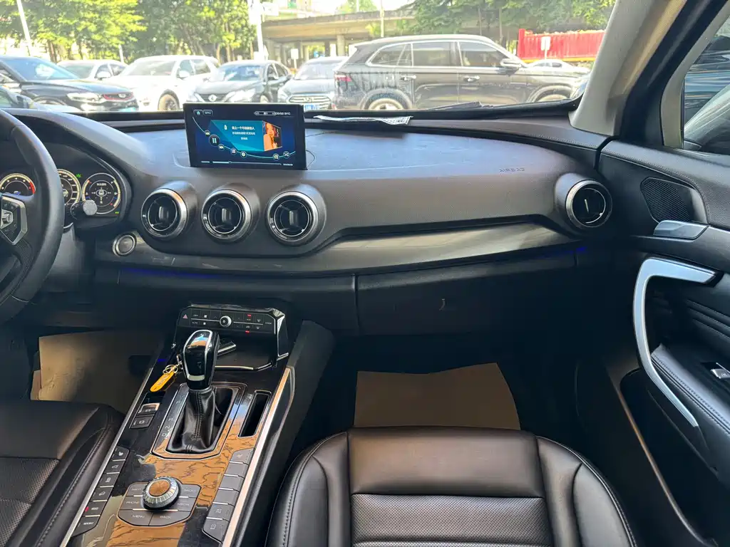 WEI PAI WEI BRAND VV7