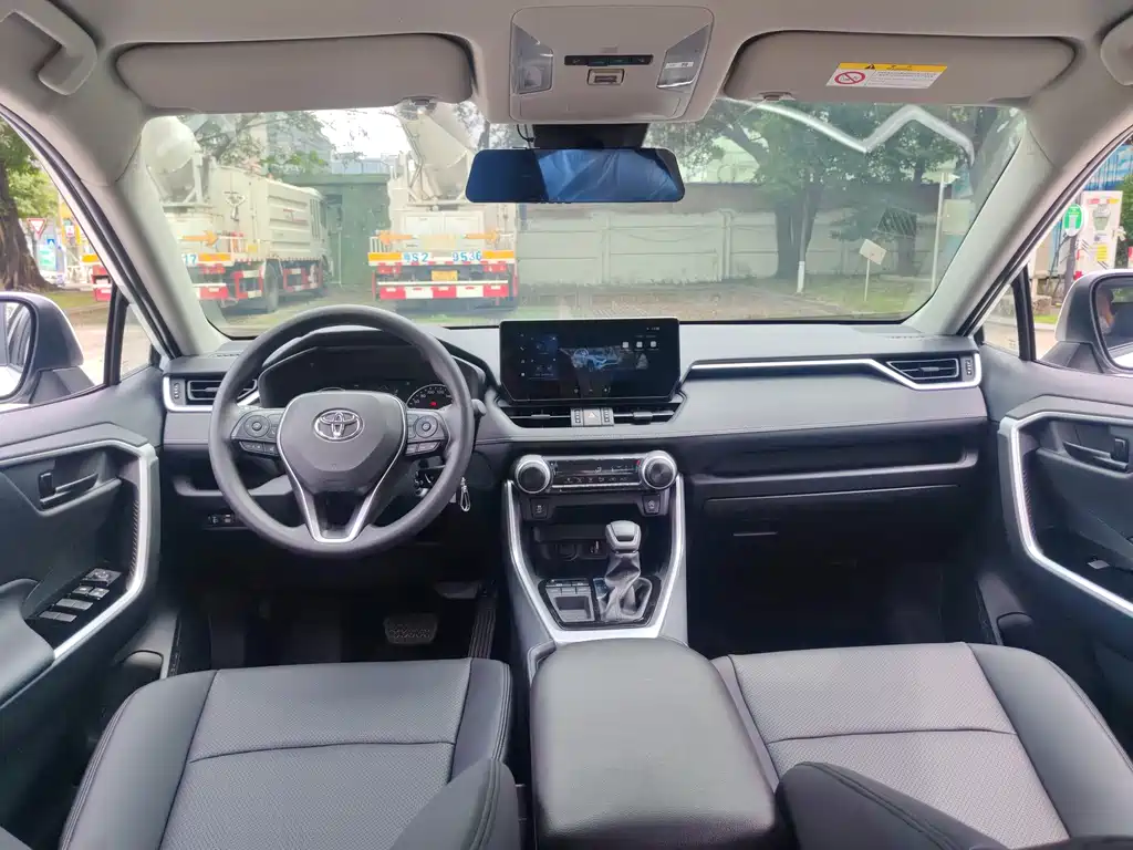 Toyota RAV4 — миниатюра 6