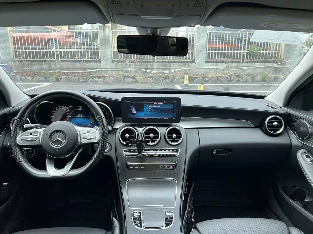 Mercedes-Benz C-Class — миниатюра 13