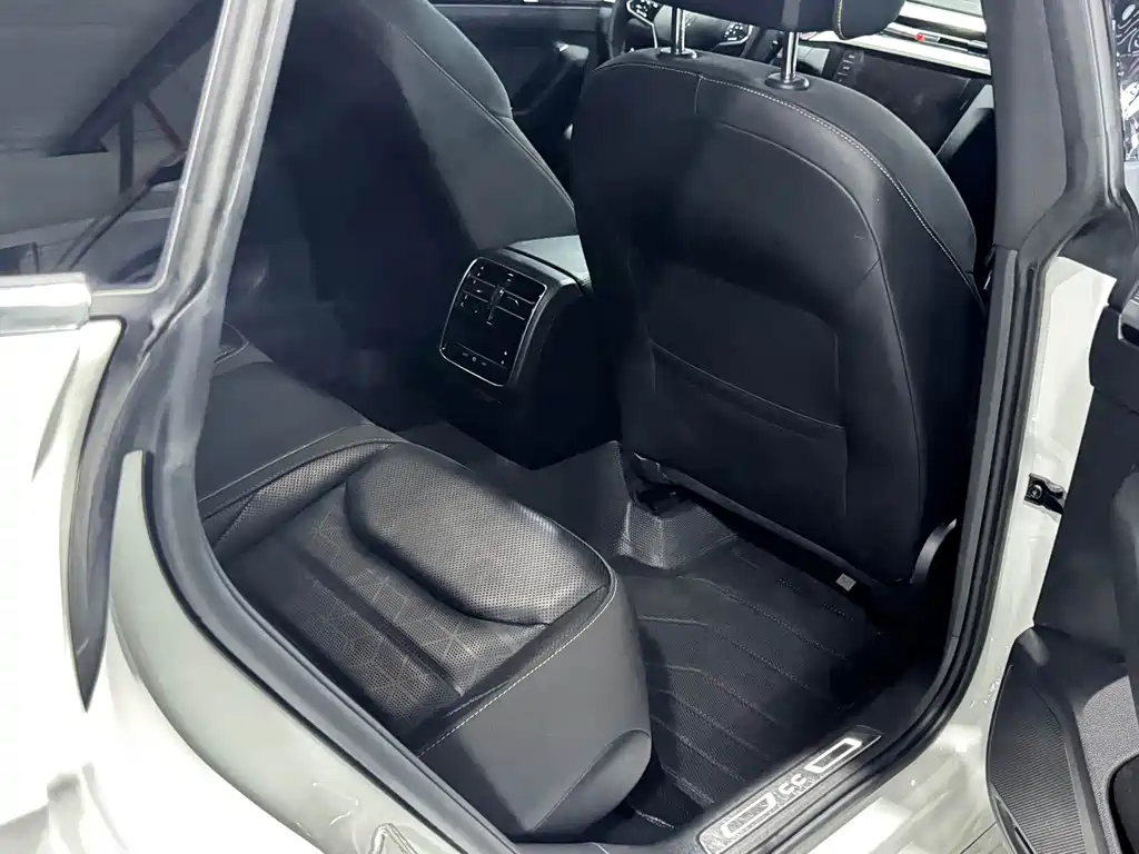 Volkswagen CC — миниатюра 8
