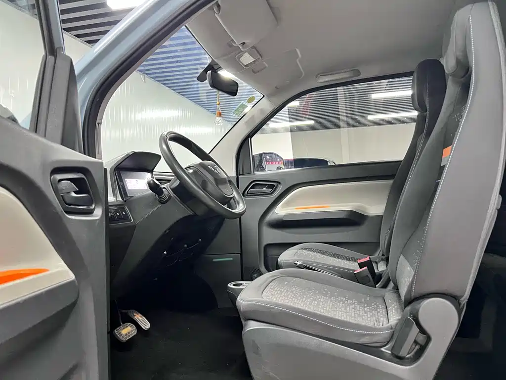 Wuling MINIEV — миниатюра 4