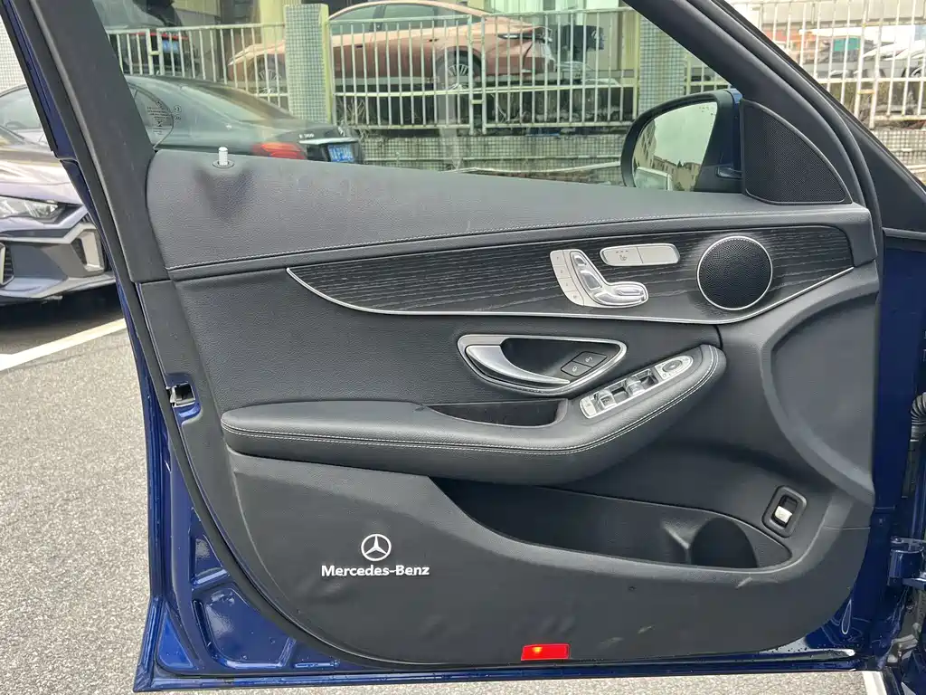 Mercedes-Benz C-Class — миниатюра 6