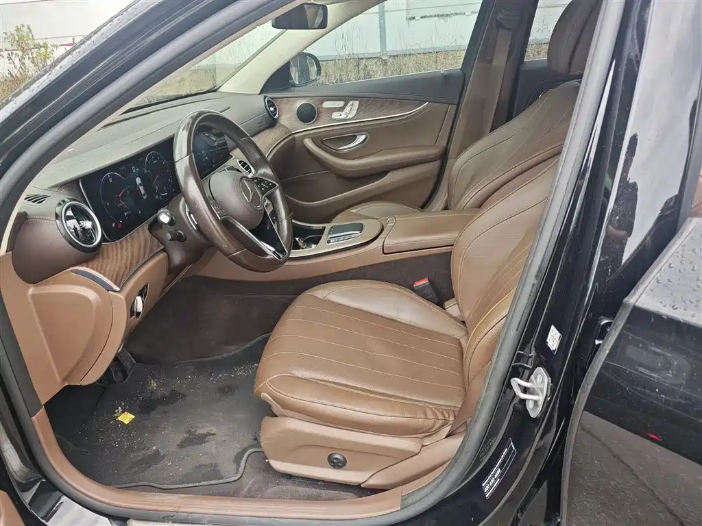 Mercedes-Benz E-Class — миниатюра 8