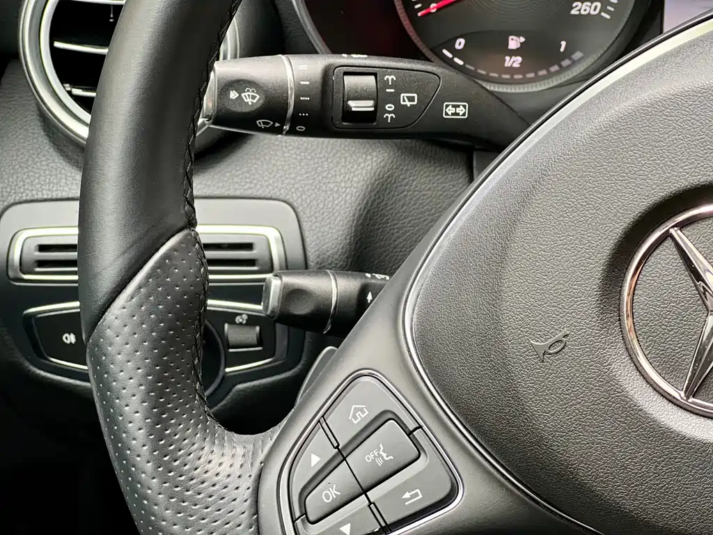 Mercedes-Benz C-Class (Import) — миниатюра 19
