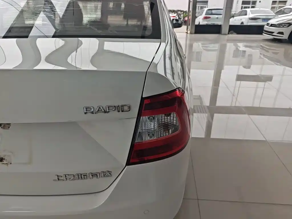 Skoda Rapid — миниатюра 8