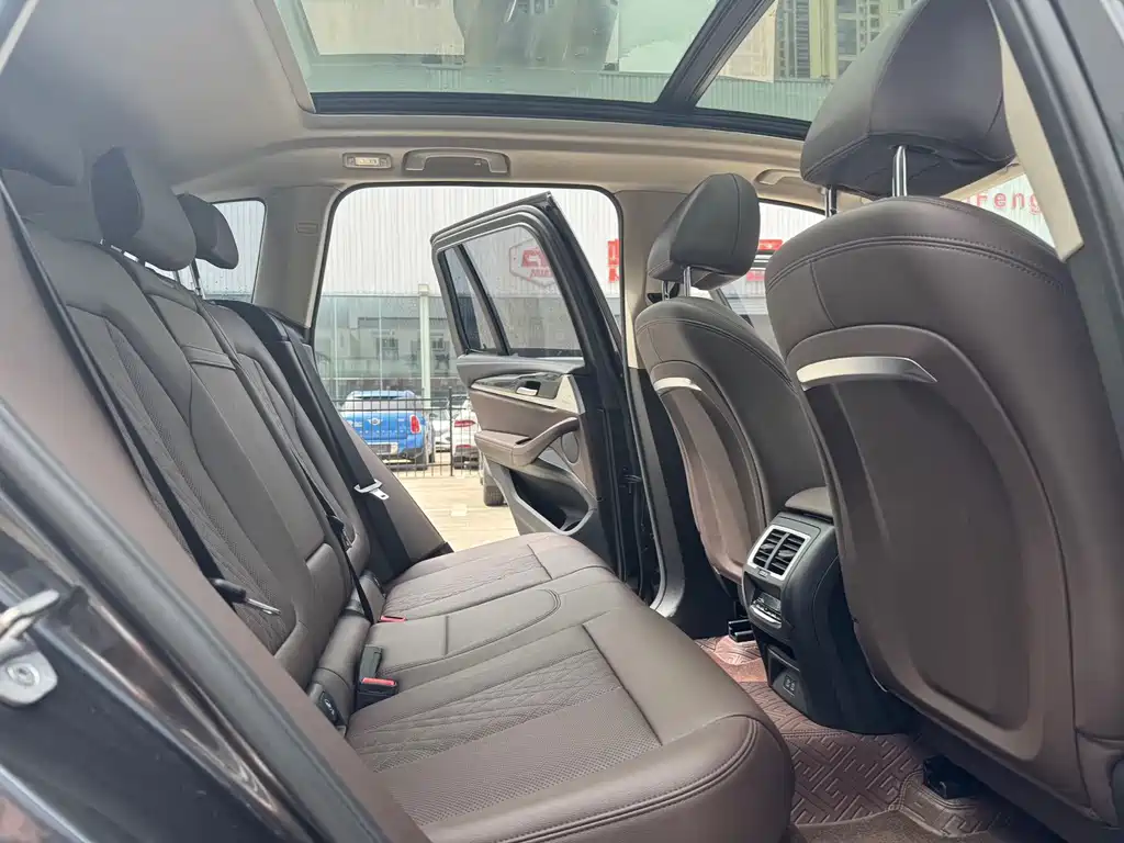 BMW iX3 — миниатюра 13