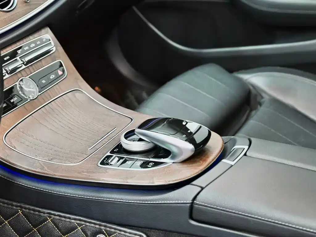 Mercedes-Benz E-Class — миниатюра 17