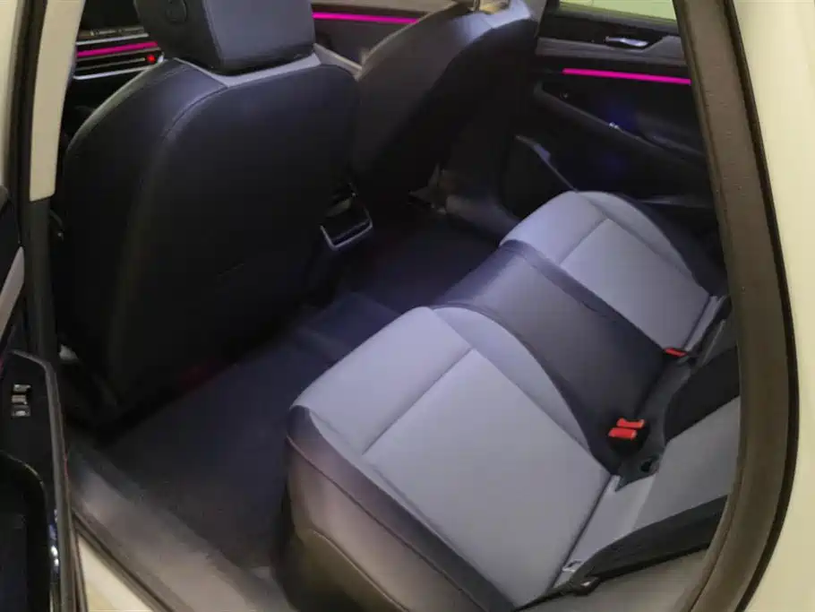 VOLKSWAGEN ID.7 VIZZION