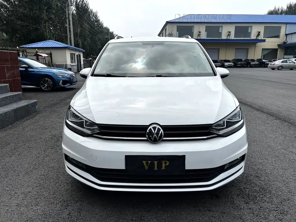 Volkswagen Touran — миниатюра 2