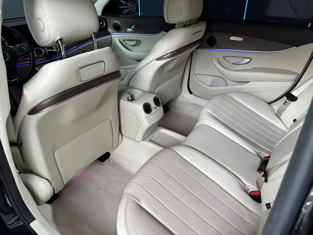 Mercedes-Benz E-Class — миниатюра 10