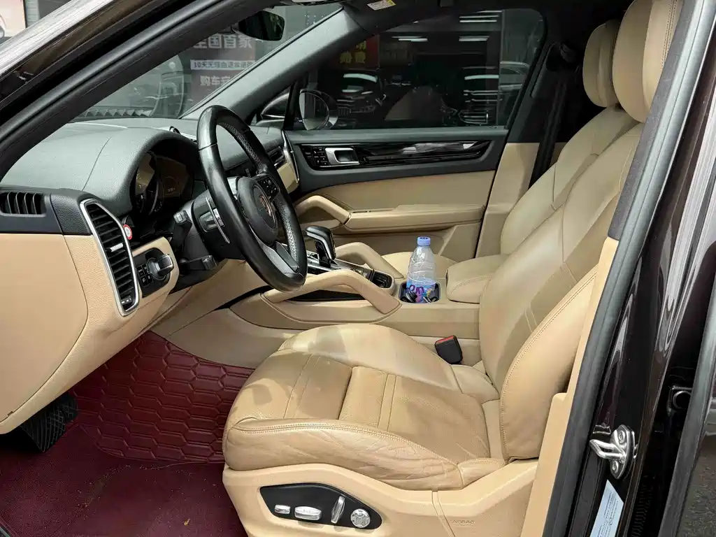 Porsche Cayenne — миниатюра 7