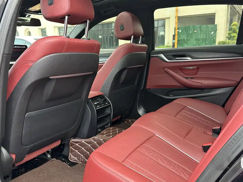 BMW 5 Series — миниатюра 11